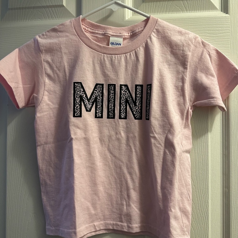 NEW CHILD T-SHIRT THAT SAYS MINI